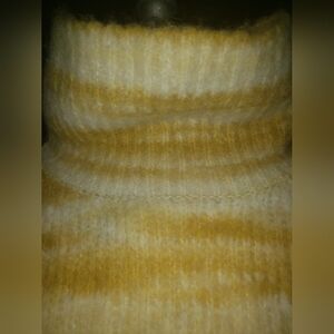 Nwt. Banana Republic 85% Alpaca yellow cream pinstripe turtleneck sweater M